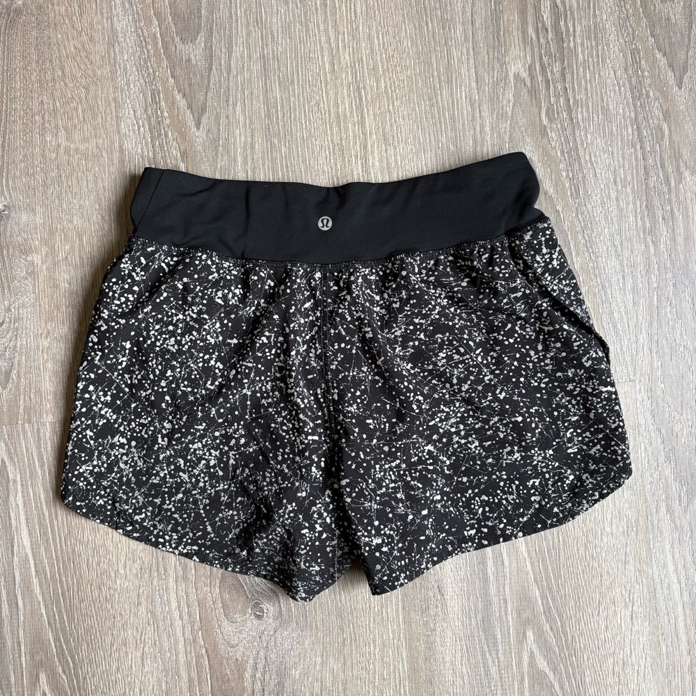 Lululemon Find Your Pace Short Size 6